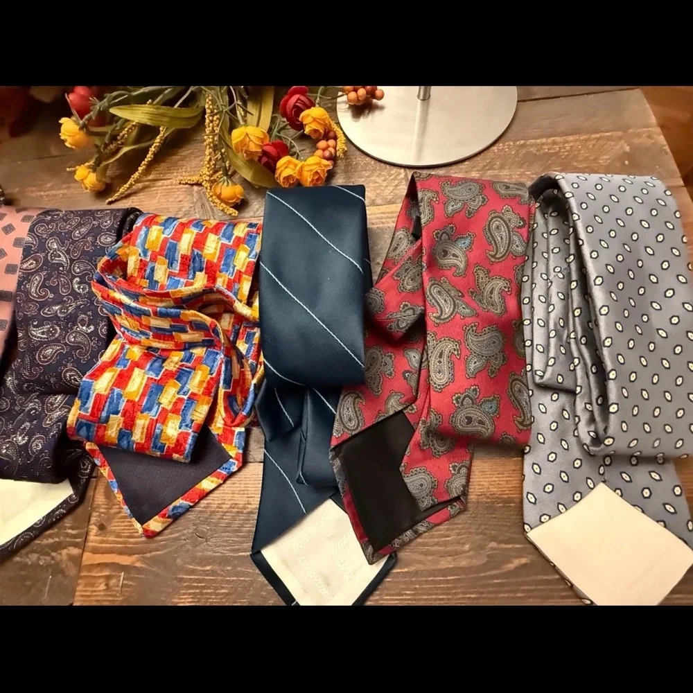 8 1970’s-80’s Vintage Silk Men’s Neckties Hathaway Roundtree Don Lopez Bronzini